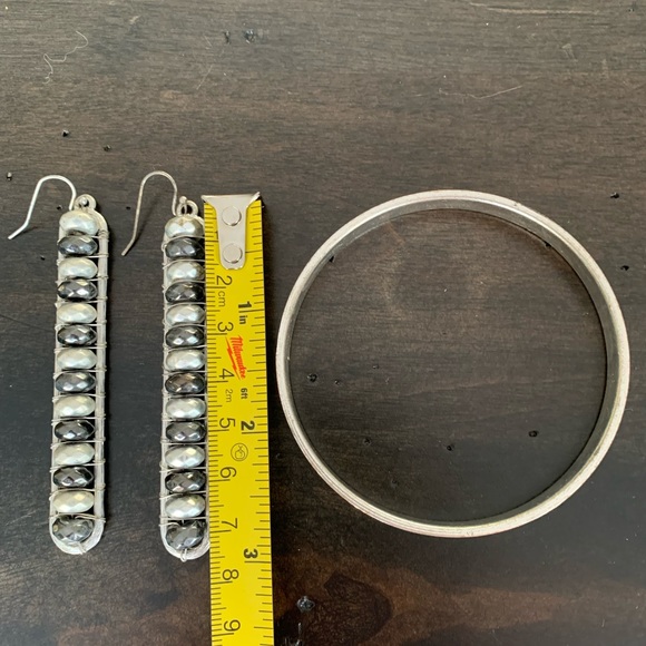 Dangling earrings 7 1/2” and medal bangle. - Picture 3 of 5